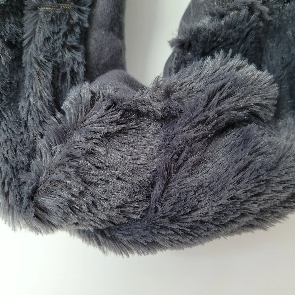 JUNCTURE Faux Fur Grey Muffler Circle Infinity Scarf NWT‎